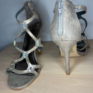 🌟5/$15Bundle to SAVE🌟Madden Girl by Steve Madden Silver/Gold Strappy Heel Pump